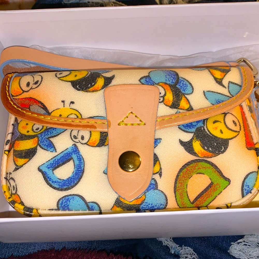 Dooney&bourke clutch wallet